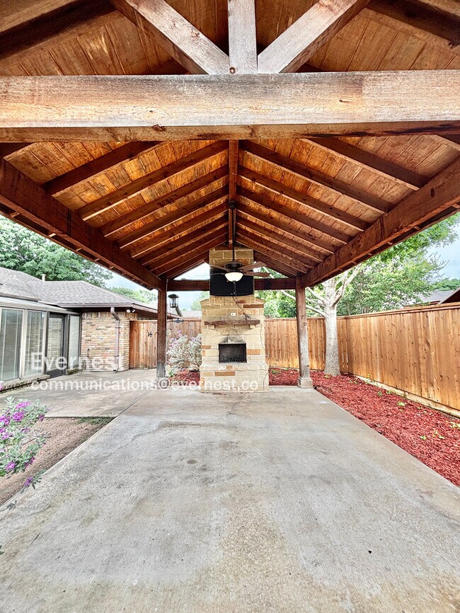 Building Photo - 1120 Stratford Dr