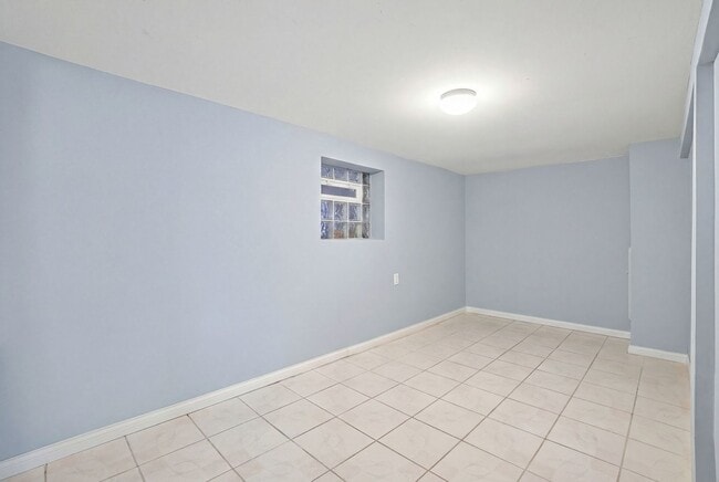 Building Photo - 5919 S Spaulding Ave