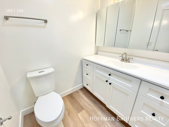 Building Photo - 919 N Alfred St