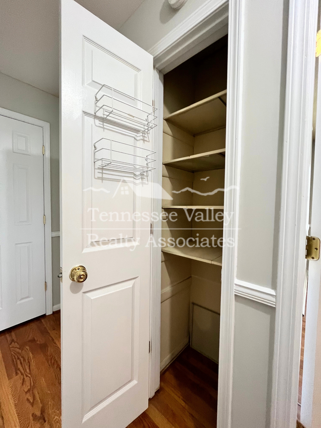 Building Photo - STUNNING 3 BED/2 BATH with Amazing Outdoor...