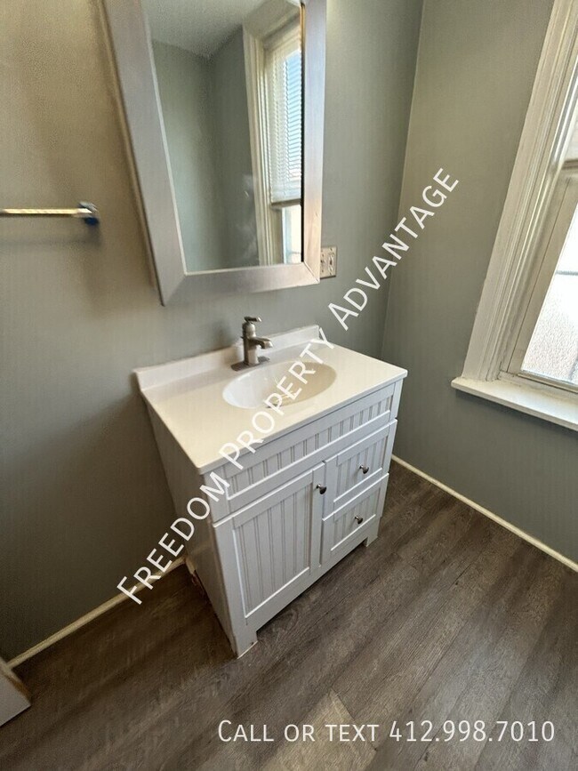 Building Photo - 355 Maplewood Ave