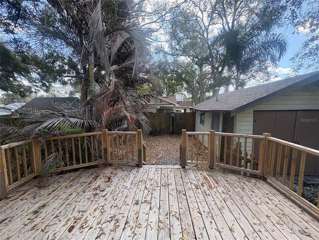 Building Photo - 745 Vistabula St