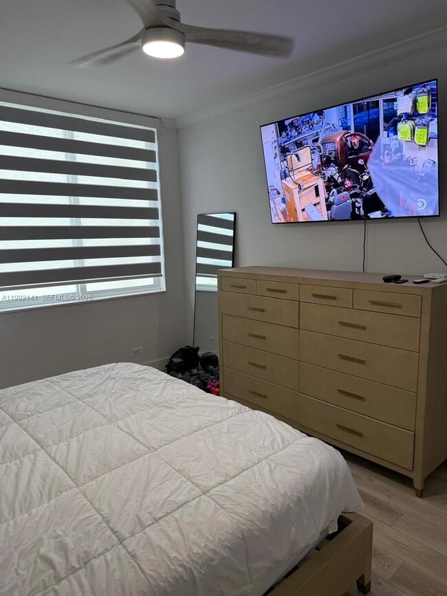 Building Photo - 5005 Collins Ave