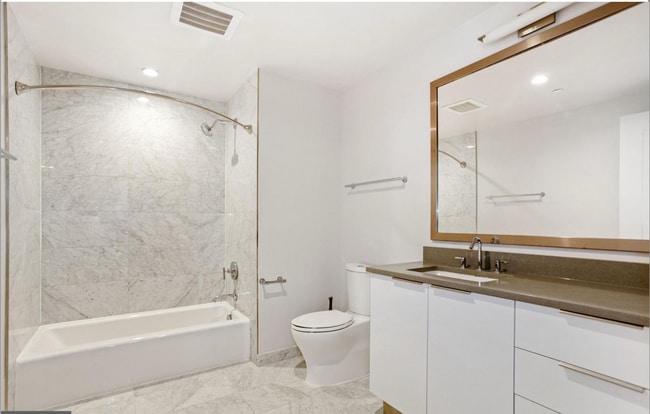 Building Photo - 1 Bed Plus Den 1 Bath! Pets Welcome! Pool!