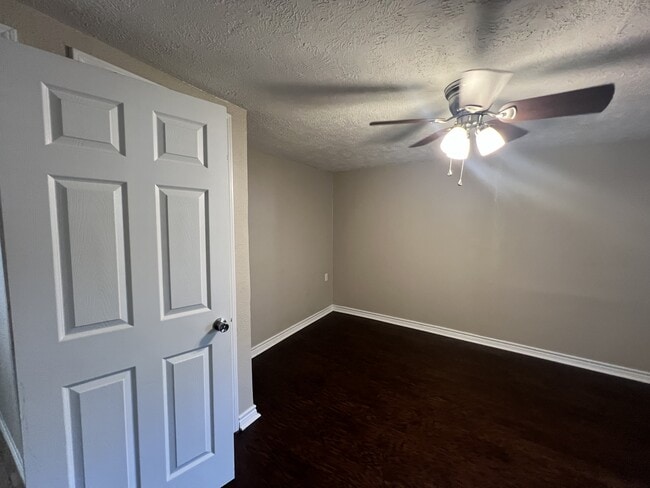 Building Photo - 605 Highlands St