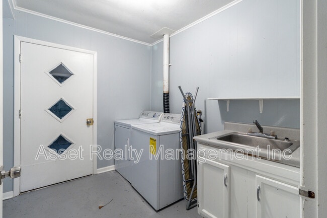 Building Photo - 630 Colonial Dr