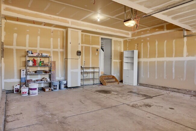 Building Photo - $2,695.00, 4 bed, 3.5 bath, located in Col...