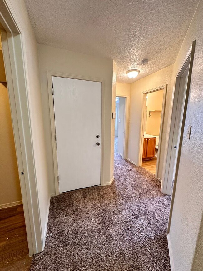 Building Photo - Super cute 3 bed 2 bath home in Huning Ranch