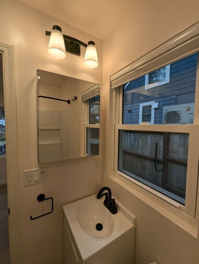 Building Photo - 1061 Reno Ave