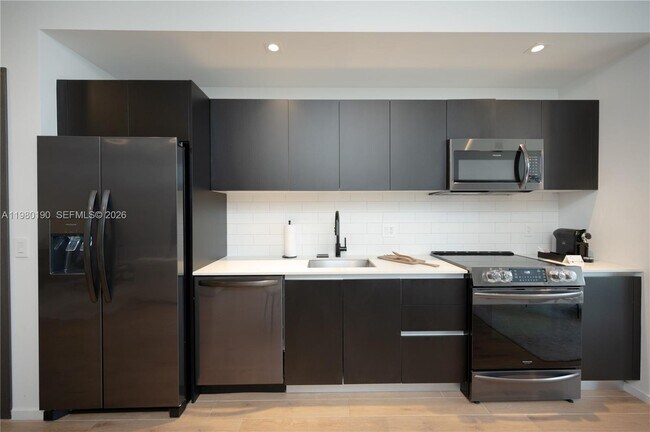 Building Photo - 398 NE 5th St