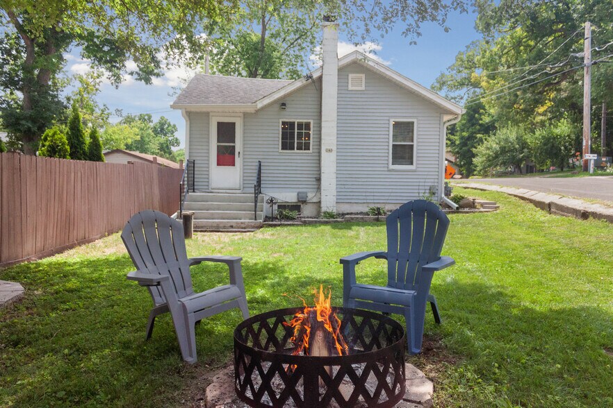 Building Photo - 240 Koshkonong Dr