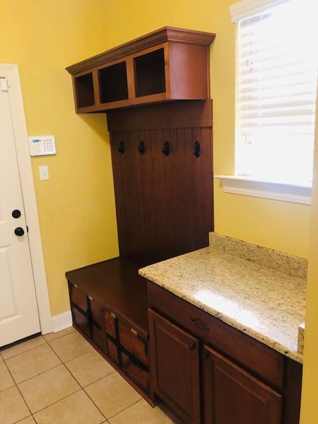 Building Photo - $250 OFF MOVE IN SPECIAL-TURTLE CREEK-GATED-BENTON-BEAUTIFUL HOME-NEAR CYPRESS BLACK BAYOU