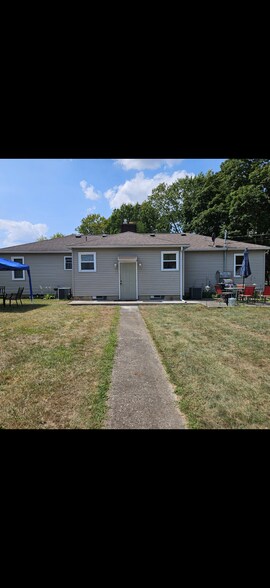 Building Photo - 2788 Thorndale Ave