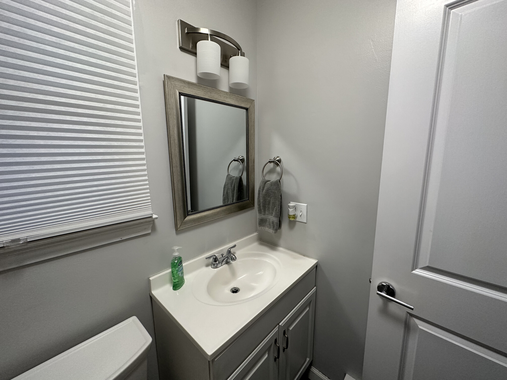 Bathroom - 35 Taylor Pl