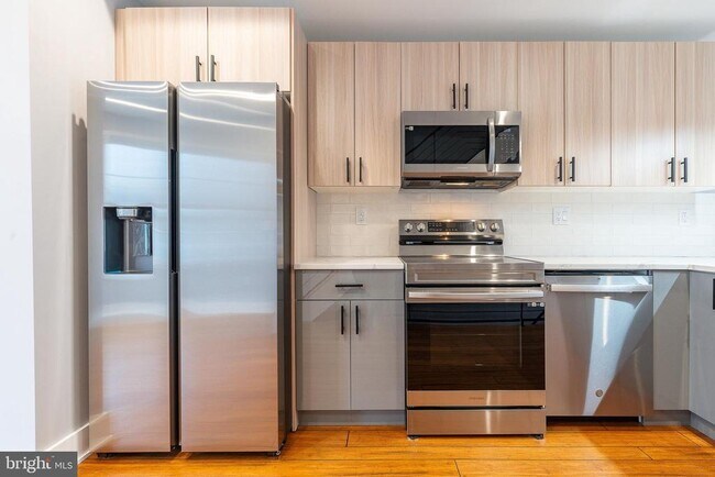 Building Photo - 2821 Livingston St