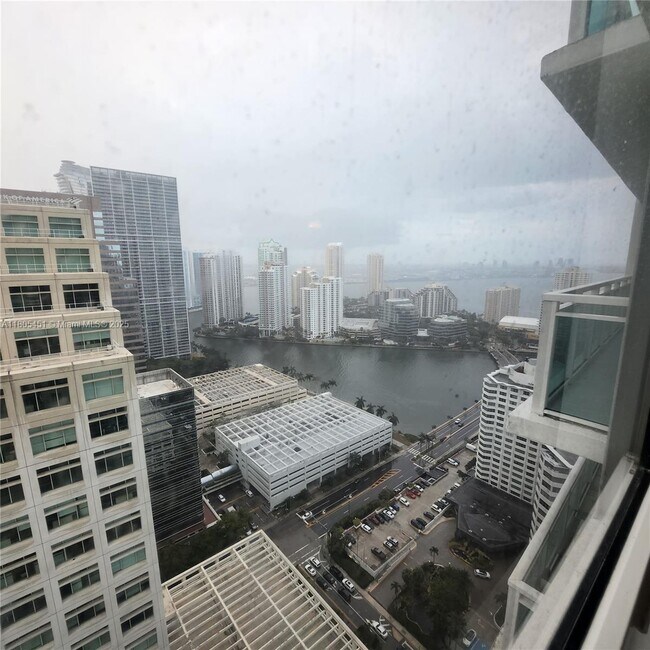 Building Photo - 950 Brickell Bay Dr