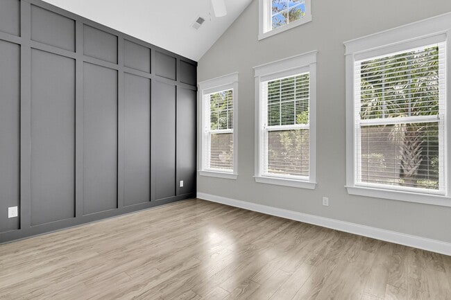 Building Photo - Newly Refreshed Single Story Home in Carol...