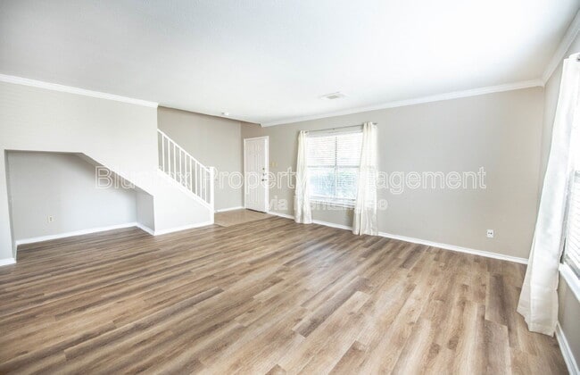 Building Photo - 225 Samantha Dr