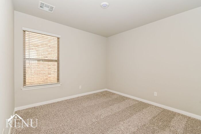 Building Photo - 1705 Burgundy Dr