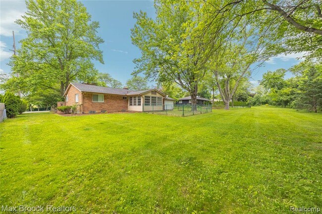 Building Photo - 6695 Lahser Rd