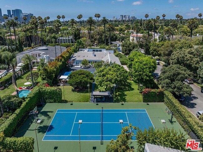 Building Photo - 624 N Beverly Dr