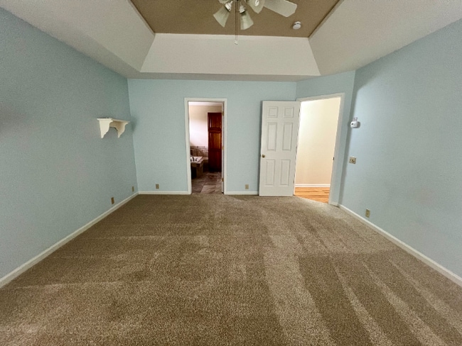 Building Photo - Spacious 4-Bed Retreat with Guest Suite & Fireplace