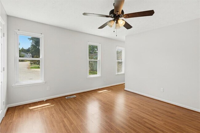 Building Photo - 3447 Kingswood Run