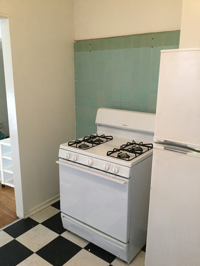 Kitchen - 8372 Blackburn Ave