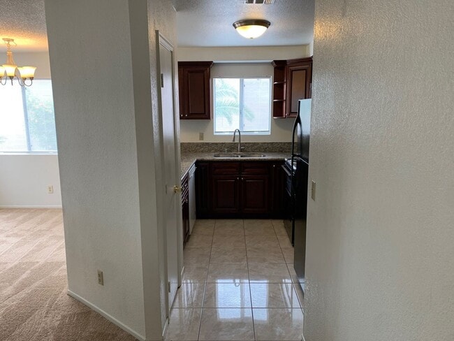 Building Photo - 2 Bed / 2 Bath Condo for Rent