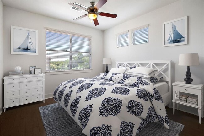 Building Photo - 13420 Lyndhurst St