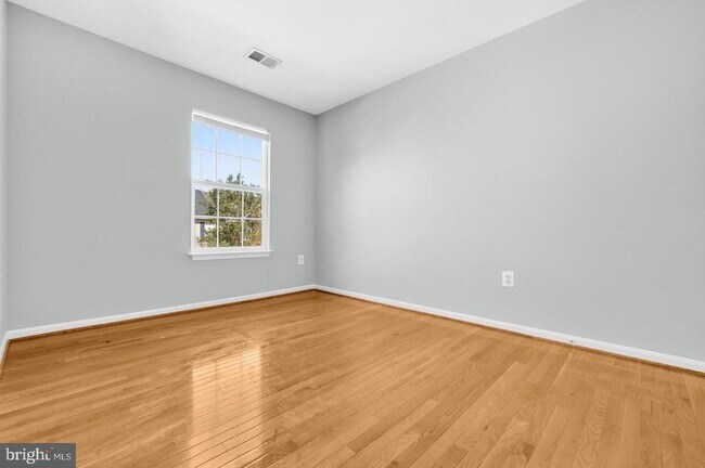 Building Photo - 6687 Roderick Loop