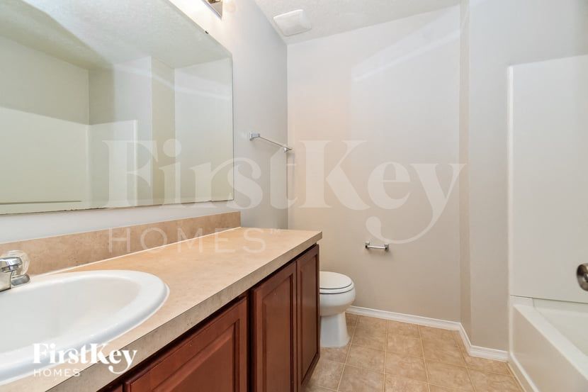 Building Photo - 13509 Laranja St