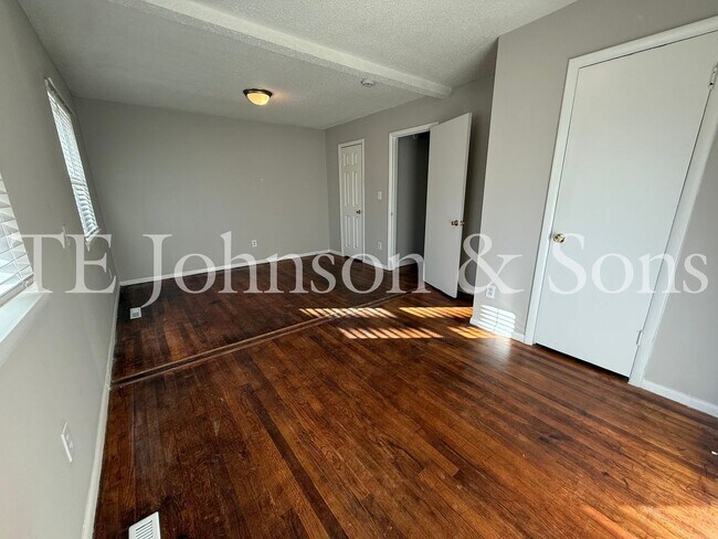 Building Photo - Charming 3BR/2BA Home with Hardwood Floors, Bonus Room & Outdoor Living
