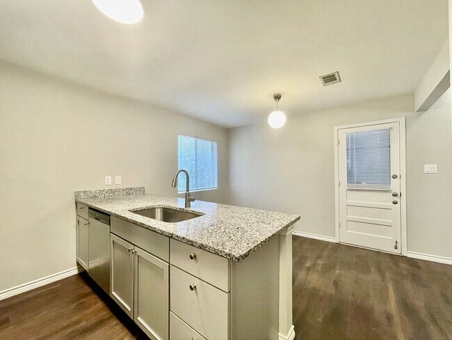 Building Photo - 1108 Hazelton St