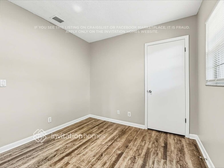 Building Photo - 512 E Hilda Dr