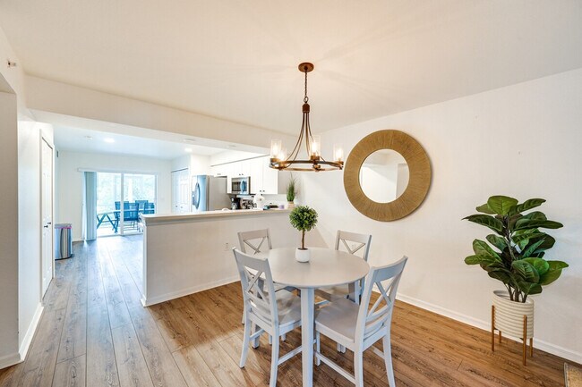 Building Photo - 4940 Cougar Ct S