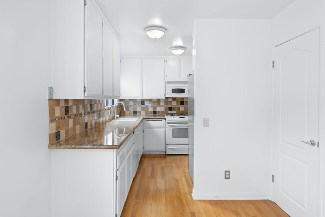 Building Photo - 2450 E Del Mar Blvd