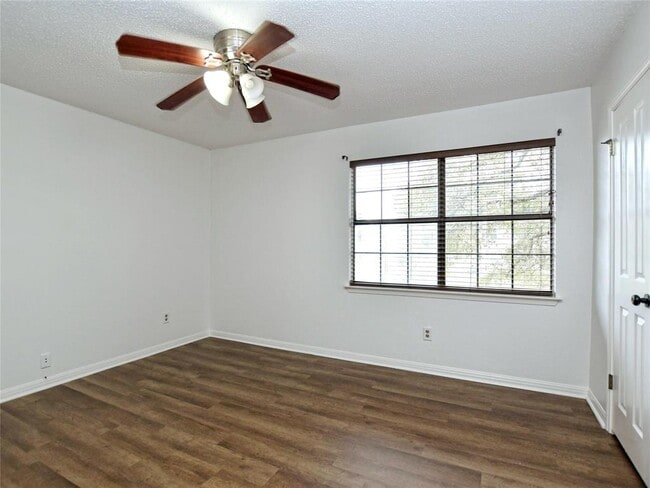 Building Photo - 3800 Palomar Ln