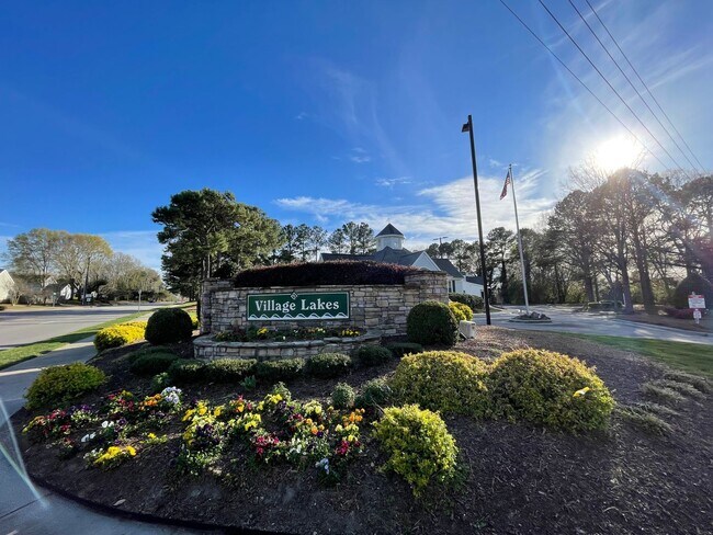 Building Photo - 3 Bedroom 2.5 Bathroom Home w/ 1 car garag...