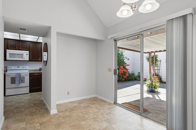 Building Photo - 7235 Cinnamon Cir