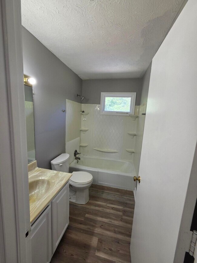 Building Photo - 3411 Sutherland Dr