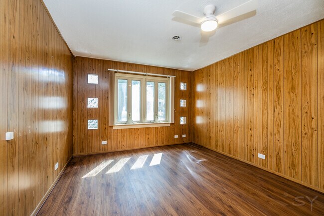 Building Photo - 2334 S 10th Ave