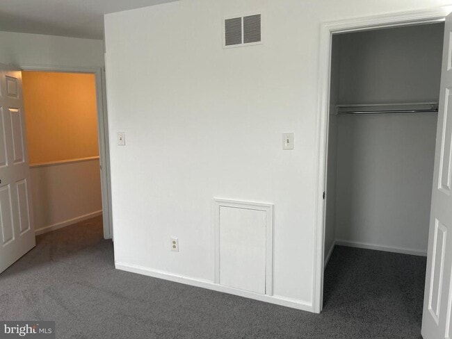 Building Photo - 1307 N Glen Dr