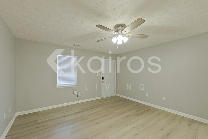 Building Photo - 320 Deerpark Drive