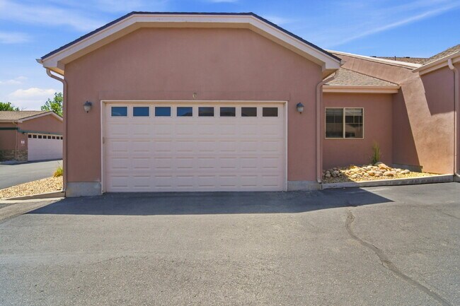 Building Photo - $3,090.95 - 4 Bed, 3 Bath Townhome In Commerce City with Central AC and In Unit Laundry!