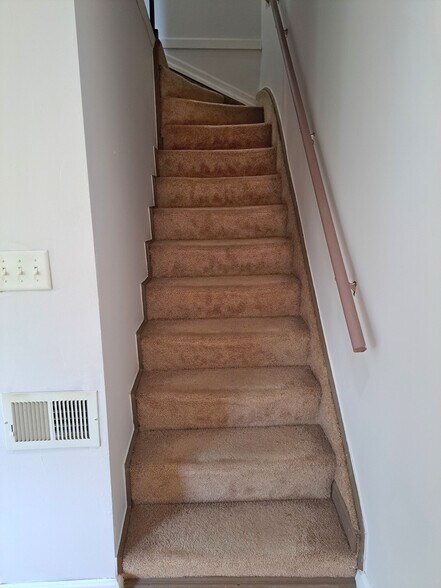 Building Photo - 158 Baker St