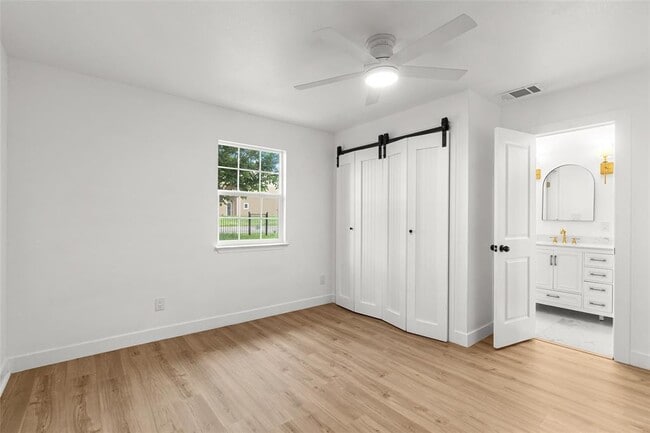 Building Photo - 409 Ave R