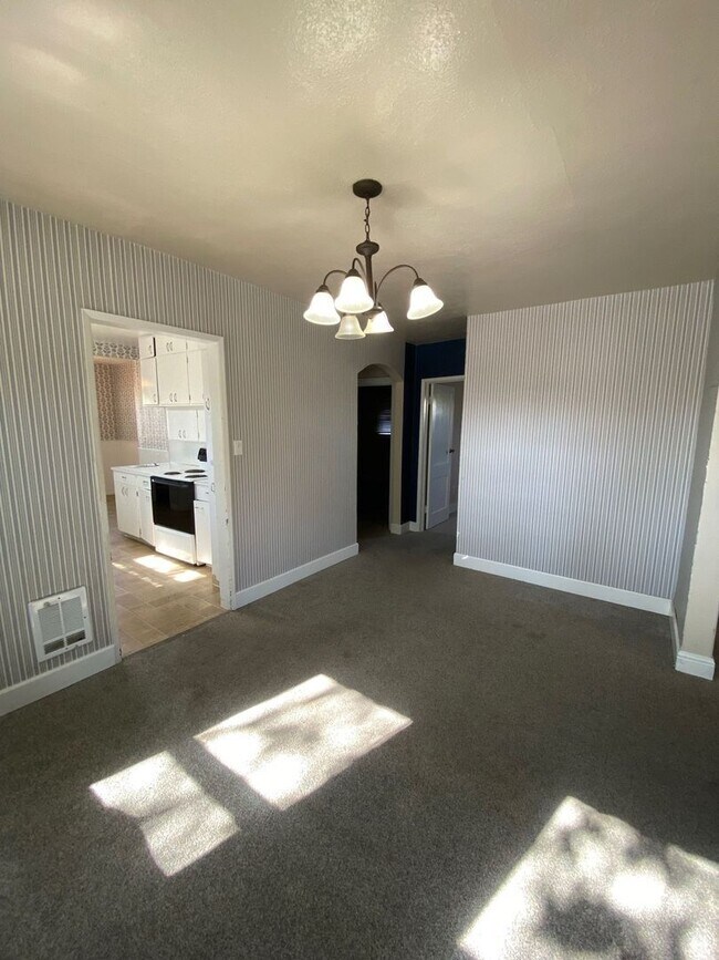 Building Photo - Charming Farmhouse on Tammany Creek Road