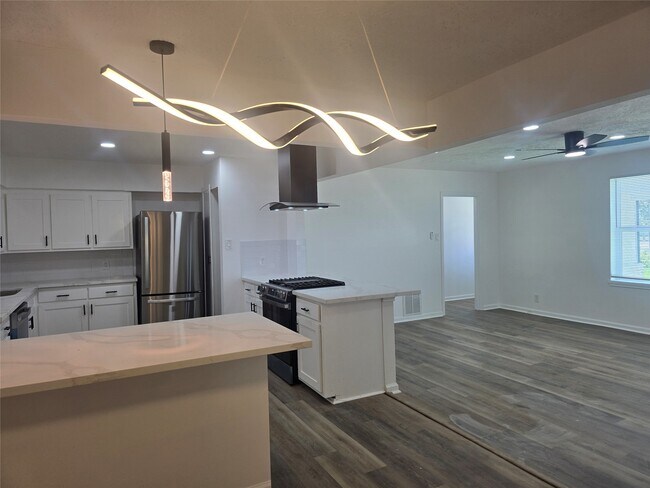 Building Photo - 5102 Avenue L