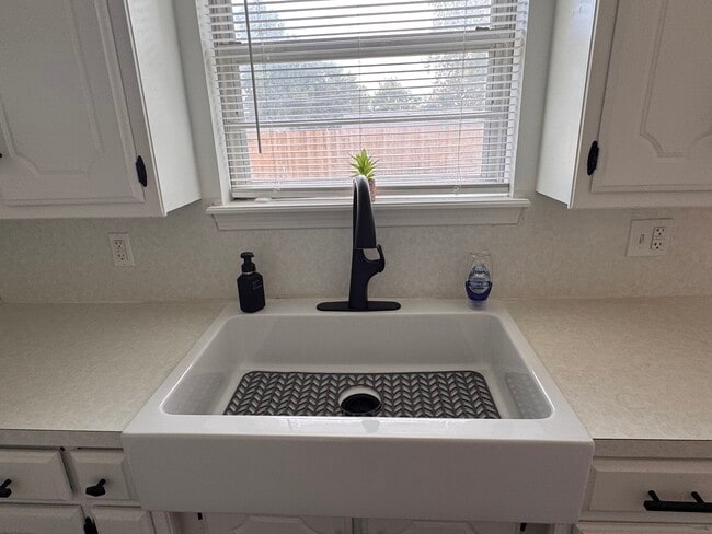 Building Photo - 309 Liza Ln